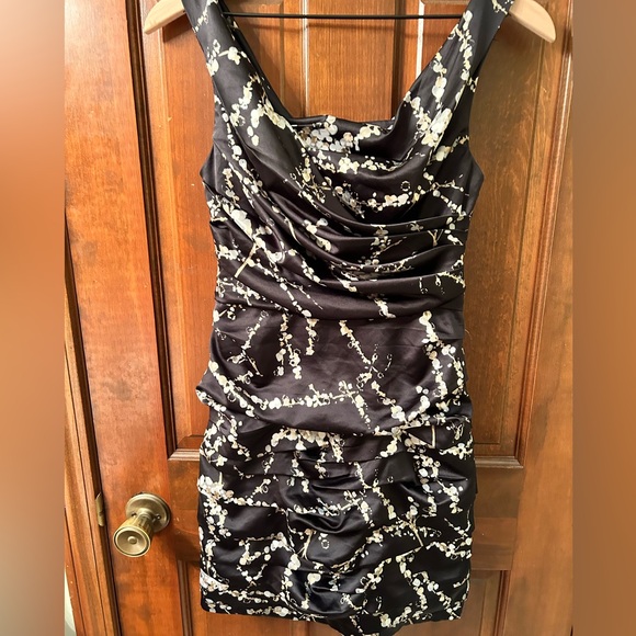💜 EXPRESS pretty Floral ruched sleeveless satiny sleeveless dress. Size 0 - Picture 2 of 7